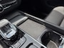 Volvo XC60 T6 Plug-in hybrid AWD Plus Black Edition | Luchtvering | Pano | Trekhaak | Extra getint glas | Blis | Achterbankverwarming |