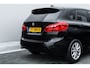 BMW 2-Serie Active Tourer 218i 136 PK High Executive | Automaat | 1 e Eign | 57..000 KM | | Leder ‘Dakota’| Clima | Navi | Pdc | Led | Head-Up Display |