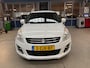 Suzuki Swift 1.2 VVT 90pk 5D Style Easss | Pearl White | GT Pakket | Half leder- Alcantara bekleding | Airco | Cruise control | Lm velgen | NAP | Rijklaar prijs!