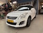Suzuki Swift 1.2 VVT 90pk 5D Style Easss | Pearl White | GT Pakket | Half leder- Alcantara bekleding | Airco | Cruise control | Lm velgen | NAP | Rijklaar prijs!