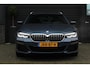BMW 5-Serie Touring 530e M-Sport | Stuur en Stoelverwarming | HUD | Elektrische stoelen | Sfeerverlichting