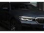 BMW 5-Serie Touring 530e M-Sport | Stuur en Stoelverwarming | HUD | Elektrische stoelen | Sfeerverlichting