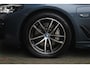 BMW 5-Serie Touring 530e M-Sport | Stuur en Stoelverwarming | HUD | Elektrische stoelen | Sfeerverlichting