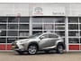 Lexus NX 300h AWD Luxury Line | Trekhaak, Navigatie, Leer, Stoelverwarming, Parkeersensoren, 18 inch, 1.500KG Trekgewicht, Zeer compleet!