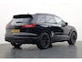 Volkswagen Touareg 3.0 TSI R-Line | Pano | Trekhaak | Head-up | Luchtvering