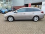 Toyota Auris Touring Sports 1.8 Hybrid LEASE PRO STOELVERW 4S-BANDEN PARK-SENSOREN BLUETOOTH CRUISE NAVI CLIMA CAMERA KEYLESS PANODAK NL-AUTO