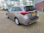 Toyota Auris Touring Sports 1.8 Hybrid LEASE PRO STOELVERW 4S-BANDEN PARK-SENSOREN BLUETOOTH CRUISE NAVI CLIMA CAMERA KEYLESS PANODAK NL-AUTO