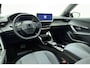 Peugeot e-2008 EV Allure Avantage 54 kWh 100% Elektrisch | Navigatie | Adaptive Cruise control | Camera voor en achter | Climate control | Keyless | Lichtmetalen velgen | Extra getint glas