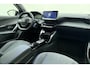 Peugeot e-2008 EV Allure Avantage 54 kWh 100% Elektrisch | Navigatie | Adaptive Cruise control | Camera voor en achter | Climate control | Keyless | Lichtmetalen velgen | Extra getint glas