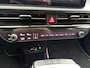 Kia EV6 Light Edition 63 kWh | Netto bijtelling vanaf €266,- p/m! | Stoel- en stuurverwarming | Achteruitrijcamera | Parkeersensoren voor- en achter | Apple/Android Carplay | 195 kW laadvermogen | 10% tot 80% laden in 18 minuten | Adaptive cruise control | Climate control | Navi