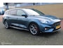 Ford Focus Wagon 1.0 EcoBoost Hybrid ST Line X Business, Camera, Electrische achterklep, Voor + achter Pdc, App connect, Digitaal dashboard, Clima, Navi, Donker glas, Carbon interieur, Rode remklauwen, Zwarte dakrails, 17 Inch Lmv.