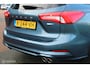 Ford Focus Wagon 1.0 EcoBoost Hybrid ST Line X Business, Camera, Electrische achterklep, Voor + achter Pdc, App connect, Digitaal dashboard, Clima, Navi, Donker glas, Carbon interieur, Rode remklauwen, Zwarte dakrails, 17 Inch Lmv.