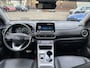 Hyundai Kona Electric EV Premium 64 kWh SKY|VAN: €20.900,- VOOR: €18.877,- UW EINDEJAARSVOORDEEL: €2.023,-| 3-FASE| STOEL + STUURVERWARMING| STOEL VENTILATIE| AFN. TREKHAAK| DODE HOEK | CAMERA| HEAD-UP DISPLAY| PANO|
