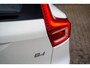 Volvo XC40 2.0 B4 Plus Dark | 2.000 kg trekgewicht!|  Adaptieve Cruise Control | Pilot Assist | Trekhaak elektrisch | Stoel & Stuurverwarming | Elektrische Stoelen + Geheugen | Parkeercamera | Elektrische achterklep | Google | Keyless Entry