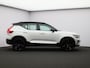Volvo XC40 B4 197PK Plus Black Edition / Nubuck Bekleding / 20" / Contrasterend Dak / Harman Kardon / Elekt. Verstelb. Stoelen / Verwarmbaar Stuurwiel + Voorstoelen / BLIS /Adaptive Cruise /