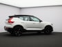 Volvo XC40 B4 197PK Plus Black Edition / Nubuck Bekleding / 20" / Contrasterend Dak / Harman Kardon / Elekt. Verstelb. Stoelen / Verwarmbaar Stuurwiel + Voorstoelen / BLIS /Adaptive Cruise /