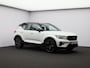 Volvo XC40 B4 197PK Plus Black Edition / Nubuck Bekleding / 20" / Contrasterend Dak / Harman Kardon / Elekt. Verstelb. Stoelen / Verwarmbaar Stuurwiel + Voorstoelen / BLIS /Adaptive Cruise /