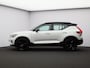 Volvo XC40 B4 197PK Plus Black Edition / Nubuck Bekleding / 20" / Contrasterend Dak / Harman Kardon / Elekt. Verstelb. Stoelen / Verwarmbaar Stuurwiel + Voorstoelen / BLIS /Adaptive Cruise /