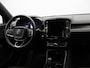 Volvo XC40 B4 197PK Plus Black Edition / Nubuck Bekleding / 20" / Contrasterend Dak / Harman Kardon / Elekt. Verstelb. Stoelen / Verwarmbaar Stuurwiel + Voorstoelen / BLIS /Adaptive Cruise /