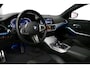 BMW 3-Serie 330e xDrive M Sport / M340i Diffuser / Black Diamond M Grill / M340i M Sport bumper pakket / Schuif-/kanteldak / Premium kleur Dravitgrau / Apple Carplay - Android Auto / Stoelverwarming / Ambienteverlichting / 19'' LMV / Stuurwiel verwarming / Full LED / Keyless / Koplamp BMW Individual Shadow Line / Draadloze telefoonlader / Active Cruise Control / Navigatie / DAB+