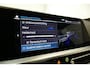 BMW 3-Serie 330e xDrive M Sport / M340i Diffuser / Black Diamond M Grill / M340i M Sport bumper pakket / Schuif-/kanteldak / Premium kleur Dravitgrau / Apple Carplay - Android Auto / Stoelverwarming / Ambienteverlichting / 19'' LMV / Stuurwiel verwarming / Full LED / Keyless / Koplamp BMW Individual Shadow Line / Draadloze telefoonlader / Active Cruise Control / Navigatie / DAB+
