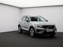 Volvo XC40 B4 197PK Plus Dark / All Season / Harman Kardon / BLIS / Adaptive Cruise / 19" / Verwarmbare Voorstoelen + Stuurwiel / Elekt. Verst. Stoelen /