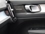 Volvo XC40 B4 197PK Plus Dark / All Season / Harman Kardon / BLIS / Adaptive Cruise / 19" / Verwarmbare Voorstoelen + Stuurwiel / Elekt. Verst. Stoelen /