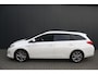 Toyota Auris Touring Sports 1.8 Hybrid Executive - TREKHAAK - PANORAMADAK - CAMERA - 1e EIGENAAR