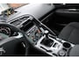 Peugeot 3008 1.2 PureTech Allure | Incl. 12 maanden Garantie | Panorama dak | Trekhaak | Parkeersensoren Achter | Cruise controle | Climate controle | Navigatie | 16 Inch LMV | Elektrisch inklapbare spiegels |