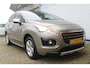 Peugeot 3008 1.2 PureTech Allure | Incl. 12 maanden Garantie | Panorama dak | Trekhaak | Parkeersensoren Achter | Cruise controle | Climate controle | Navigatie | 16 Inch LMV | Elektrisch inklapbare spiegels |