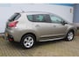 Peugeot 3008 1.2 PureTech Allure | Incl. 12 maanden Garantie | Panorama dak | Trekhaak | Parkeersensoren Achter | Cruise controle | Climate controle | Navigatie | 16 Inch LMV | Elektrisch inklapbare spiegels |