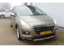Peugeot 3008 1.2 PureTech Allure | Incl. 12 maanden Garantie | Panorama dak | Trekhaak | Parkeersensoren Achter | Cruise controle | Climate controle | Navigatie | 16 Inch LMV | Elektrisch inklapbare spiegels |
