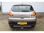 Peugeot 3008 1.2 PureTech Allure | Incl. 12 maanden Garantie | Panorama dak | Trekhaak | Parkeersensoren Achter | Cruise controle | Climate controle | Navigatie | 16 Inch LMV | Elektrisch inklapbare spiegels |