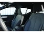 Volvo XC40 B4 Plus Dark | Verwarmbare Voorstoelen en Stuurwiel | Semi-Elektrische Trekhaak | Verwarmbare Voorruit | Premium Audio by Harman Kardon | Adaptieve Cruise Control | Park Assist