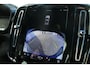 Volvo XC40 B4 Plus Dark | Verwarmbare Voorstoelen en Stuurwiel | Semi-Elektrische Trekhaak | Verwarmbare Voorruit | Premium Audio by Harman Kardon | Adaptieve Cruise Control | Park Assist