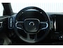 Volvo XC40 B4 Plus Dark | Verwarmbare Voorstoelen en Stuurwiel | Semi-Elektrische Trekhaak | Verwarmbare Voorruit | Premium Audio by Harman Kardon | Adaptieve Cruise Control | Park Assist