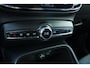 Volvo XC40 B4 Plus Dark | Verwarmbare Voorstoelen en Stuurwiel | Semi-Elektrische Trekhaak | Verwarmbare Voorruit | Premium Audio by Harman Kardon | Adaptieve Cruise Control | Park Assist