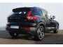 Volvo XC40 B4 Plus Dark | Verwarmbare Voorstoelen en Stuurwiel | Semi-Elektrische Trekhaak | Verwarmbare Voorruit | Premium Audio by Harman Kardon | Adaptieve Cruise Control | Park Assist