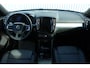 Volvo XC40 B4 Plus Dark | Verwarmbare Voorstoelen en Stuurwiel | Semi-Elektrische Trekhaak | Verwarmbare Voorruit | Premium Audio by Harman Kardon | Adaptieve Cruise Control | Park Assist