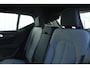 Volvo XC40 B4 Plus Dark | Verwarmbare Voorstoelen en Stuurwiel | Semi-Elektrische Trekhaak | Verwarmbare Voorruit | Premium Audio by Harman Kardon | Adaptieve Cruise Control | Park Assist