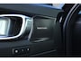 Volvo XC40 B4 Plus Dark | Verwarmbare Voorstoelen en Stuurwiel | Semi-Elektrische Trekhaak | Verwarmbare Voorruit | Premium Audio by Harman Kardon | Adaptieve Cruise Control | Park Assist