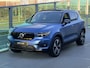 Volvo XC40 Recharge P8 AWD R-Design Automaat, Panoramadak, Trekhaak semi elektrisch inklapbaar, Stoel- en stuurverwarming, Zwart dak en zwarte grille, Leder, 360 graden parkeercamera, Harman Kardon audio