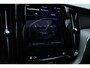Volvo XC60 T6 Automaat AWD Plus Dark | Panoramadak | Semi-elektrische trekhaak | Verwarmbare voorstoelen en achterbank | 360 Graden Camera | Apple Carplay/Android Auto | Stuurwielverwarming | Adaptieve Cruise Control | Elektrisch Verstelbare Stoelen | Keyless Entry | Stuurwielverwarming