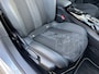 Peugeot e-208 EV GT Pack 136 PK 3-Fase | 100% Elektrisch | Automaat | Navigatie | Alcantara Bekleding | Stoelverwarming | Full LED Verlichting | Camera | Parkeersensoren V+A | Zwart Dak | 17" Lichtmetalen Velgen | All Season Banden | Adaptieve Cruise Control | Climate Control |