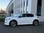 Peugeot e-208 EV GT 350 50 kWh, fase 3, panoramadak, 360 camera, 1/2 lederen sportinterieur,stoelverwarming, parelmoer, 17 inch