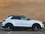 Volkswagen T-Roc 1.5 TSI Sport | Bluetooth | Trekhaak | Aircondtitioning | Achteruitrijdcamera | Navigatie | Parkeersensoren |