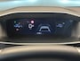 Peugeot 208 Hybrid 100 e-DCS6 GT ADAPTIEF CRUISE / CAMERA / LEDER/STOF / CARPLAY / LED / 17'' LMV / BLUETOOTH / DAB+ / KEYLESS /  | Achterbank in delen neerklapbaar | Achterruitverwarming | Achterspoiler