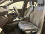 Peugeot 208 Hybrid 100 e-DCS6 GT ADAPTIEF CRUISE / CAMERA / LEDER/STOF / CARPLAY / LED / 17'' LMV / BLUETOOTH / DAB+ / KEYLESS /  | Achterbank in delen neerklapbaar | Achterruitverwarming | Achterspoiler