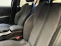 Peugeot 208 Hybrid 100 e-DCS6 GT ADAPTIEF CRUISE / CAMERA / LEDER/STOF / CARPLAY / LED / 17'' LMV / BLUETOOTH / DAB+ / KEYLESS /  | Achterbank in delen neerklapbaar | Achterruitverwarming | Achterspoiler