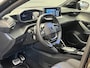 Peugeot 208 Hybrid 100 e-DCS6 GT ADAPTIEF CRUISE / CAMERA / LEDER/STOF / CARPLAY / LED / 17'' LMV / BLUETOOTH / DAB+ / KEYLESS /  | Achterbank in delen neerklapbaar | Achterruitverwarming | Achterspoiler